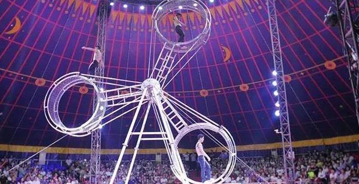 吴桥杂技亮相陕州地坑院首届杂技艺术秀 你拍我送福利多