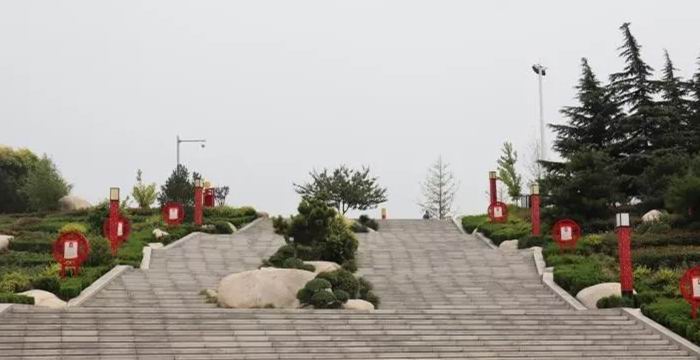 黄河公园建成“劳模主题公园”，成为市区亮丽的风景线