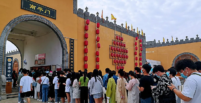 不过一场雨而已，这里把人“冻”的......