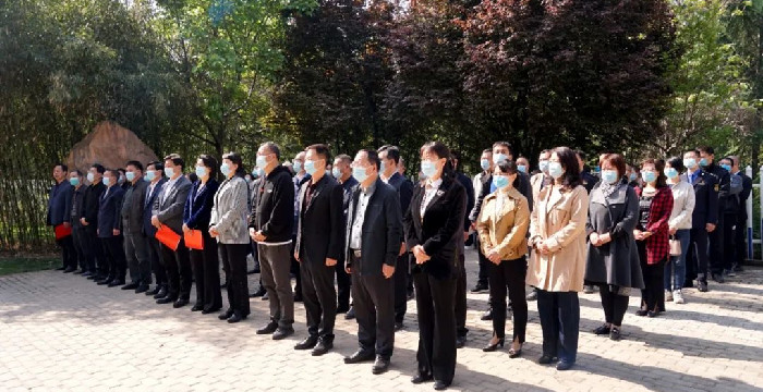 三门峡黄河天鹅湖湿地度假区管理局和市城管局园林专家服务团正式挂牌成立
